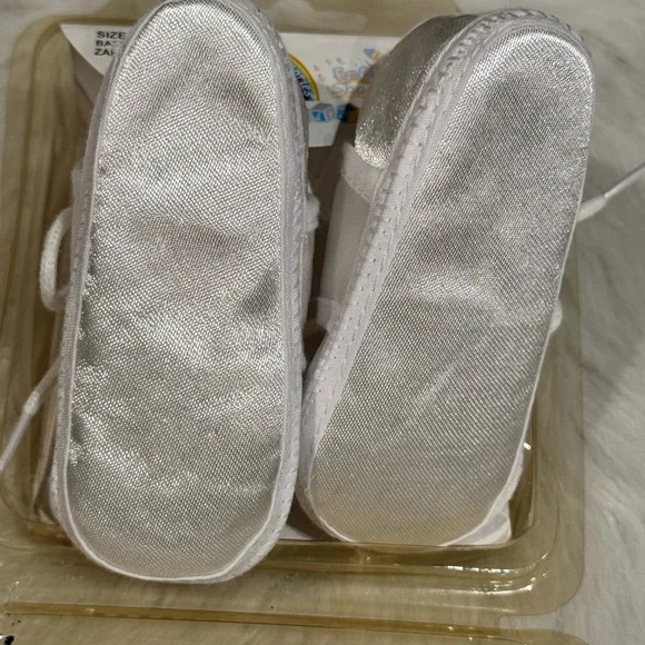 Vintage Baby White/Silver Christening Shoes - Picture 2 of 7